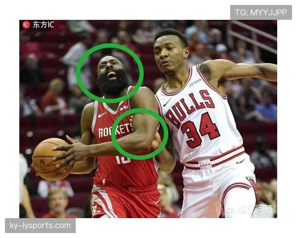 拉人犯规判罚标准详解：如何区分合理身体对抗与违规行为