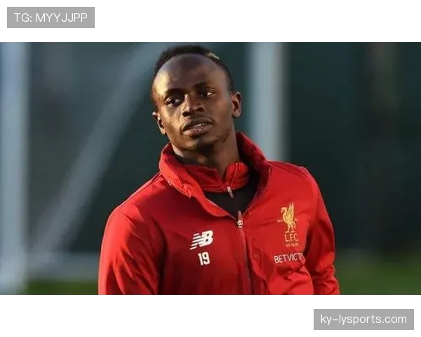 奥斯梅恩与马内：现代战术体系中中锋与边锋的角色定位与功能差异