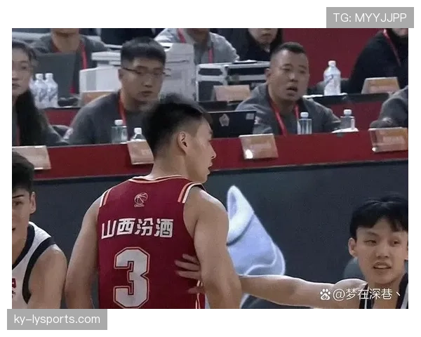 掩护犯规判定标准是什么？如何区分合法掩护与进攻犯规？